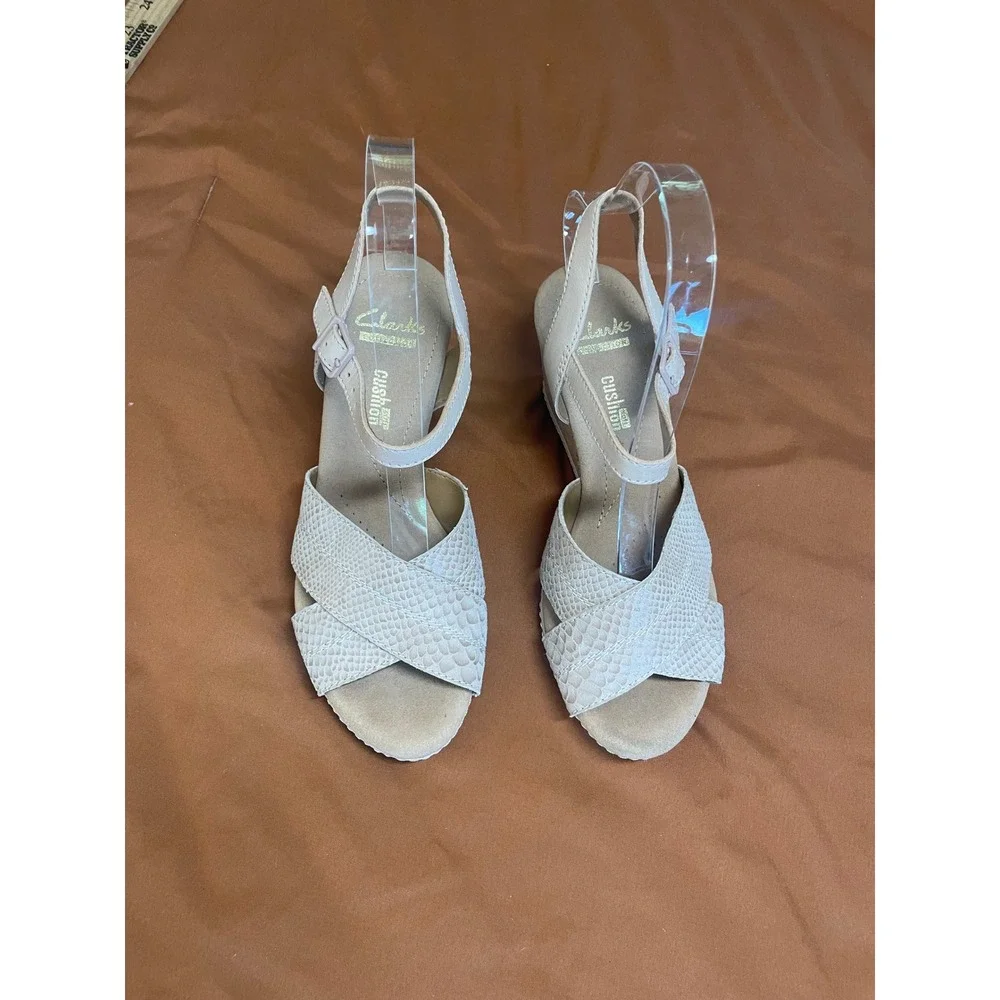 Clarks Cushion Soft Beige Snake Skin Embossed Cork Wedge Sandals Womens Size 6 M
